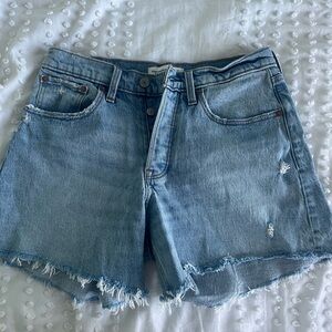 Abercrombie shorts// size 27 or 4